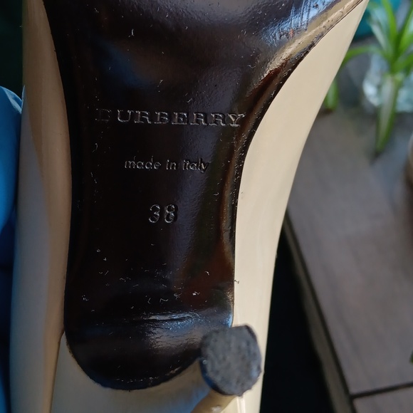 Authentic Burberry heels patent leather size 38 - Picture 9 of 11